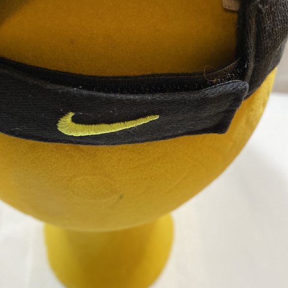 Nike black children’s velcro back ball cap - Picture 2 of 7